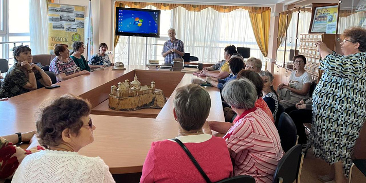 Пенсионеры из г. Асино в гостях у Пушкинки