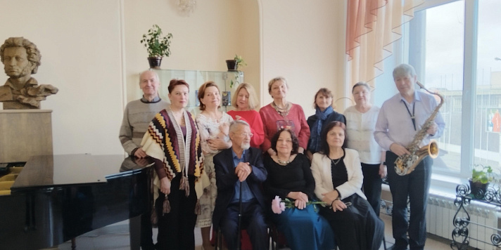 Мой жребий пал, я лиру избираю…