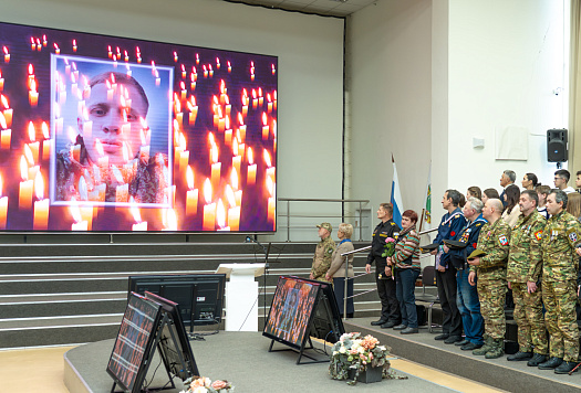 Литературно-музыкальная программа «Живут герои в памяти народа»